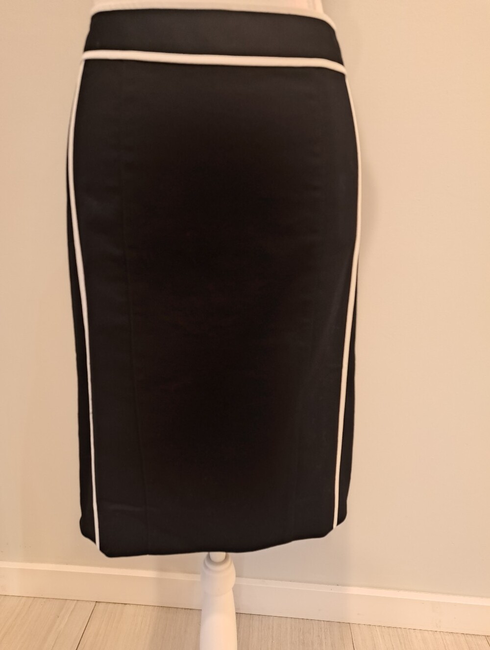 White House Black Market Black Pencil Skirt with White Piping - Classic Skirt